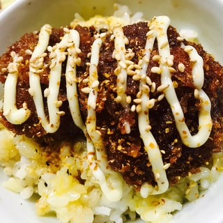 アレンジ！ゆかり卵とマヨソースかつ丼